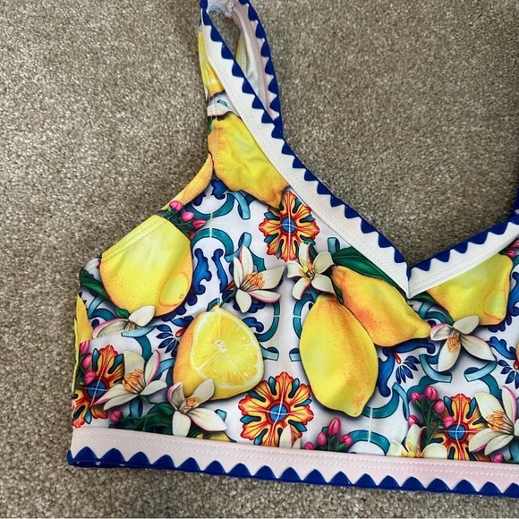 Lemon bikini 🍋 - Picture 8 of 9